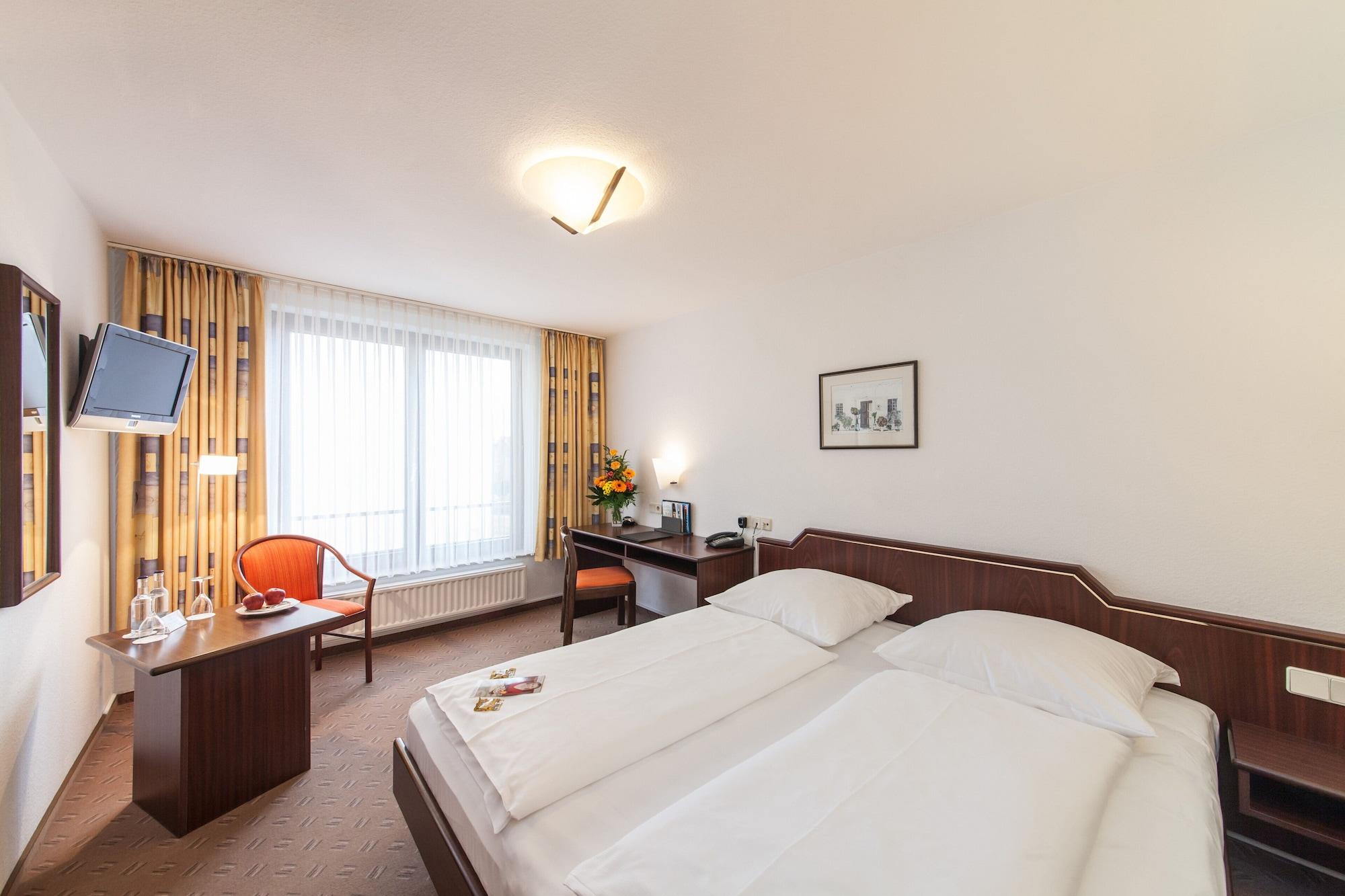Hotel Strijewski Wolfsburg Bagian luar foto