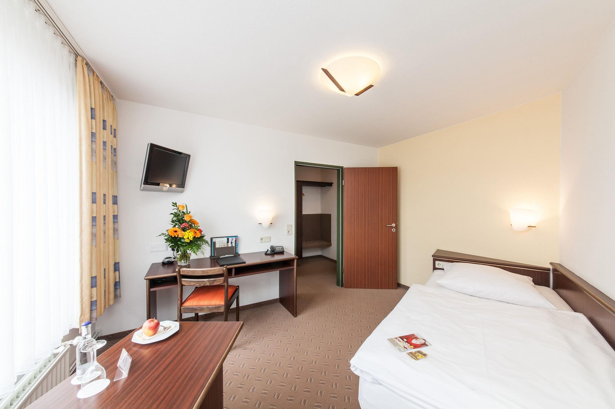 Hotel Strijewski Wolfsburg Bagian luar foto