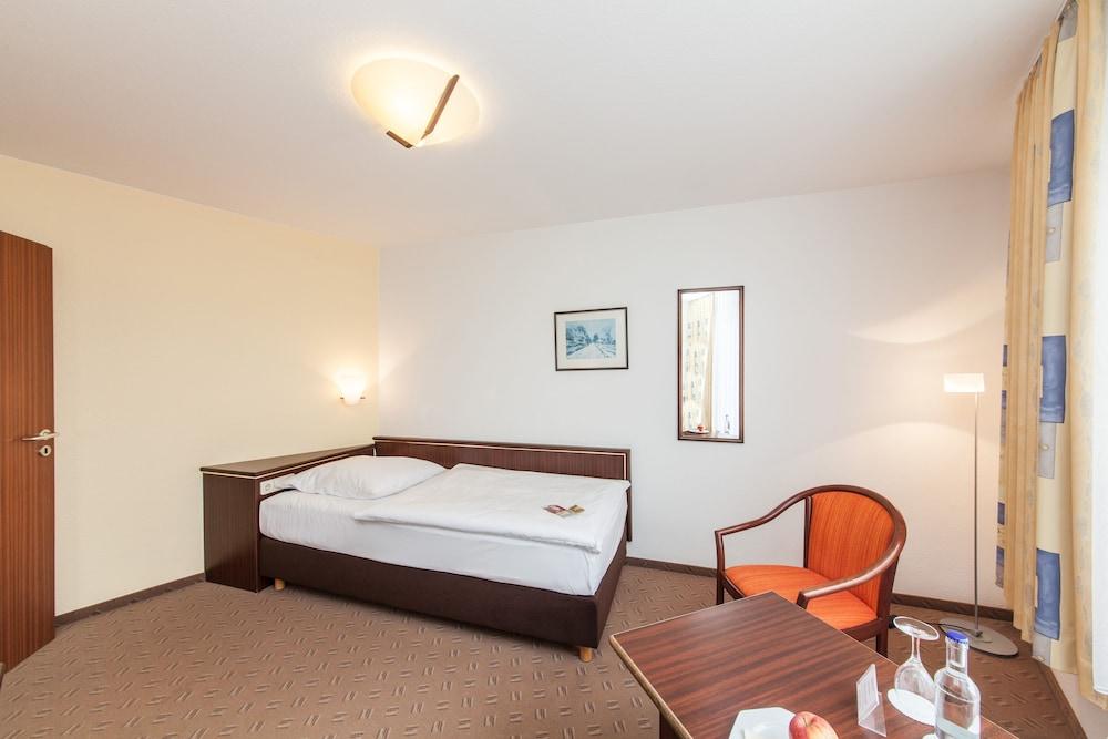 Hotel Strijewski Wolfsburg Bagian luar foto