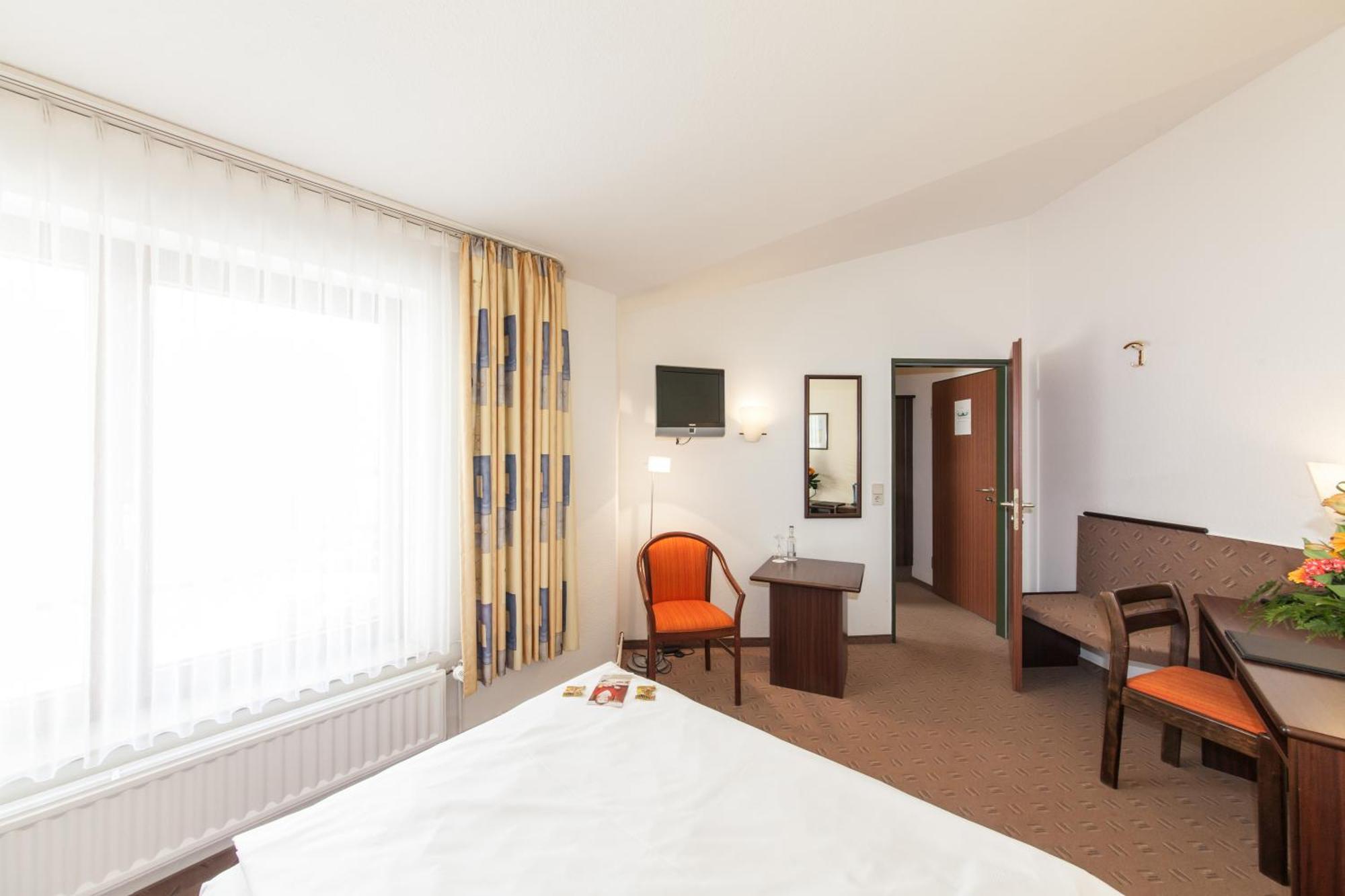 Hotel Strijewski Wolfsburg Bagian luar foto