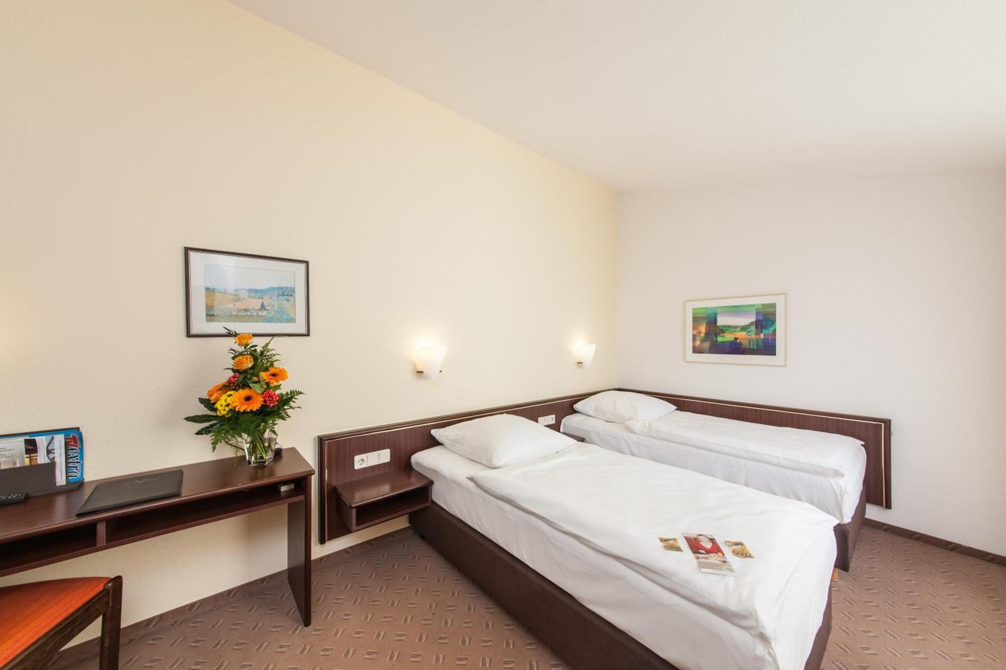 Hotel Strijewski Wolfsburg Bagian luar foto