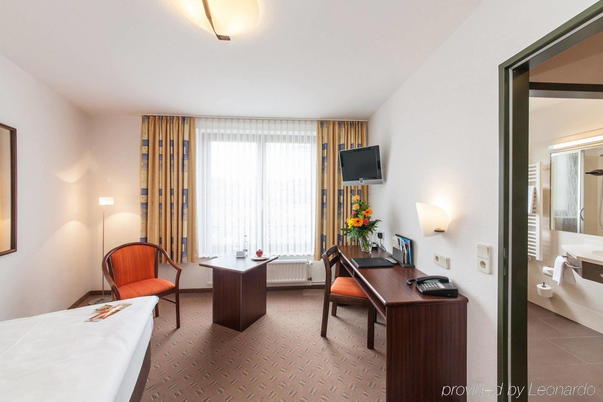 Hotel Strijewski Wolfsburg Bagian luar foto